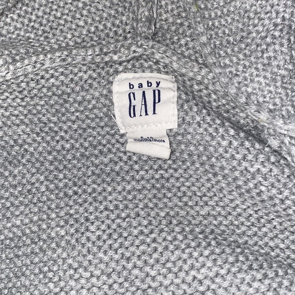 Gap baby beautiful barely ever worn bear knit sweater - Picture 2 of 3